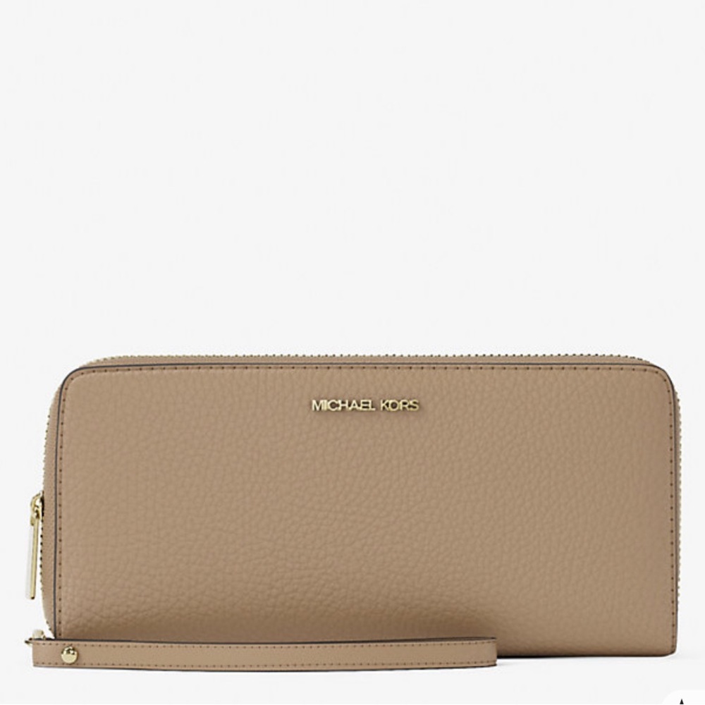 MICHAEL KORS Jet Set Tr Lg Pebbled Leather Continental Wristlet Wallet
Camel
NWT